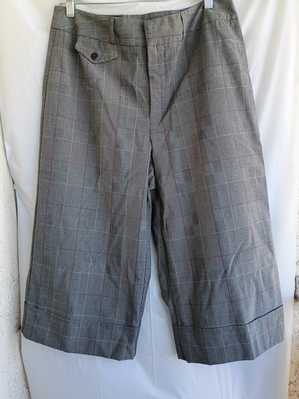 White Stag Plaid Stretch Capri Pants Size 12 Grey Cuffed